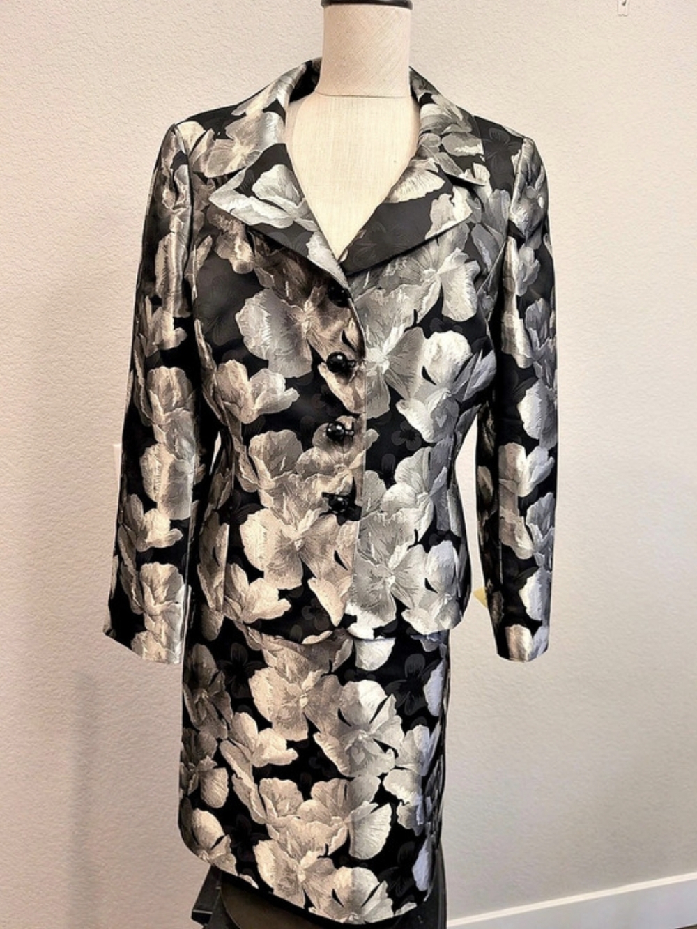 Tahari Arthur S. Levine Floral Jacquard Blazer Skirt Set Size 12 Brocade